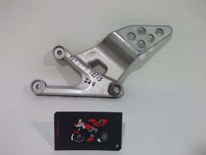 SOPORTE ESTRIBO DELANTERO IZQUIERDO YAMAHA YZF125R 2008/13